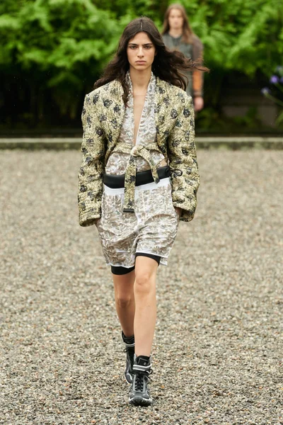 Look 35